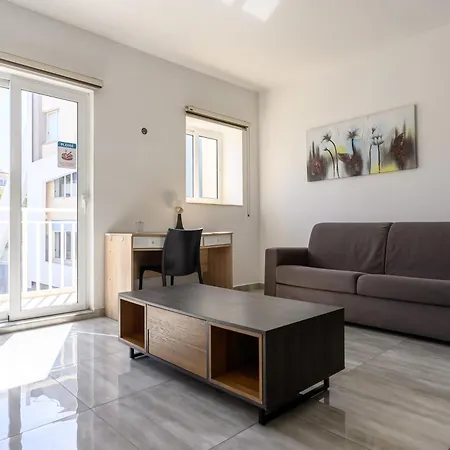 F9 Room 1, Private Double Room With Private Bathroom In Shared Flat Msida Exterior photo