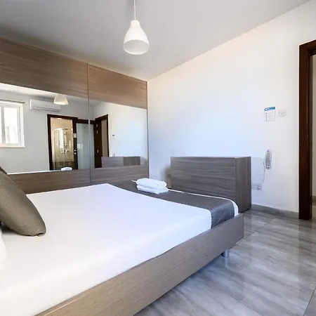F9 Room 1, Private Double Room With Private Bathroom In Shared Flat Msida Exterior photo