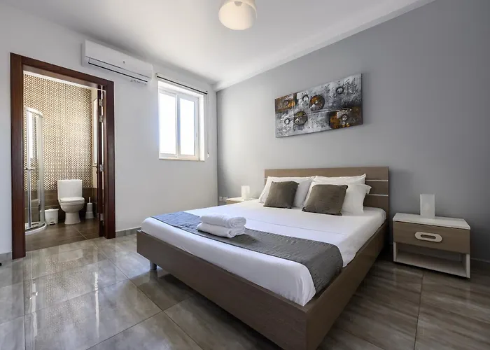 F9 Room 1, Private Double Room With Private Bathroom In Shared Flat