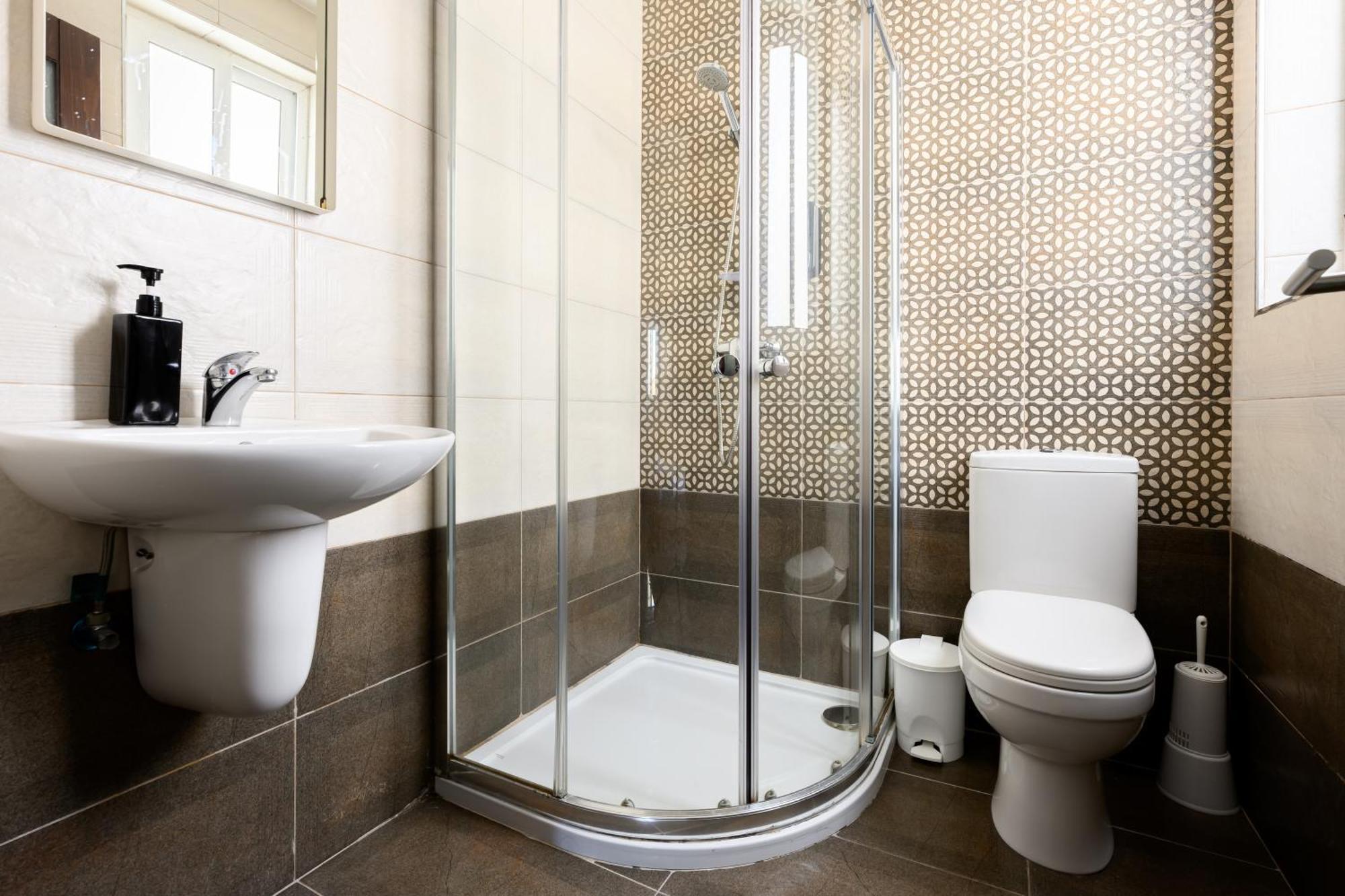 F9 1, Private Double With Private Bathroom In Shared Flat Homestay Msida