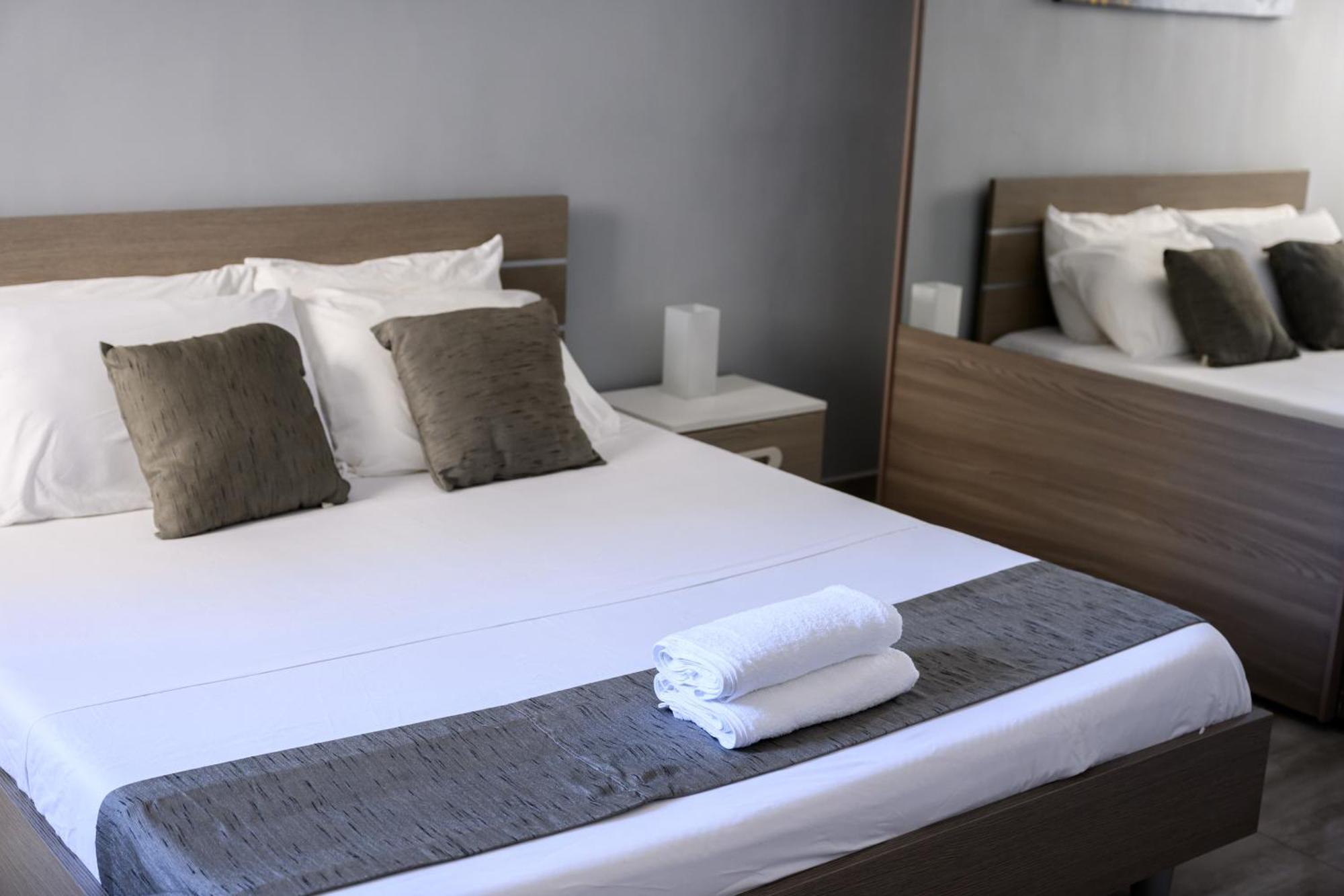 F9 1, Private Double With Private Bathroom In Shared Flat
