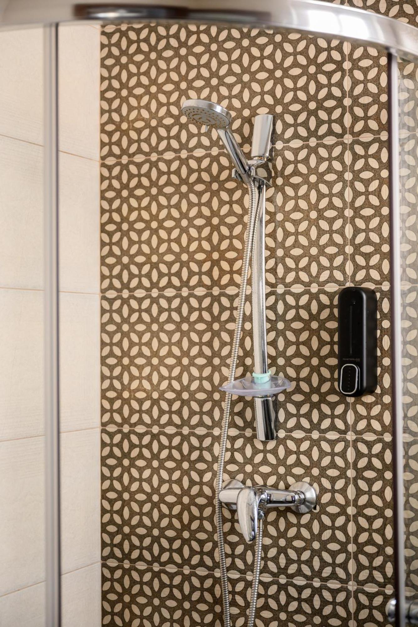 F9 1, Private Double With Private Bathroom In Shared Flat Homestay Msida