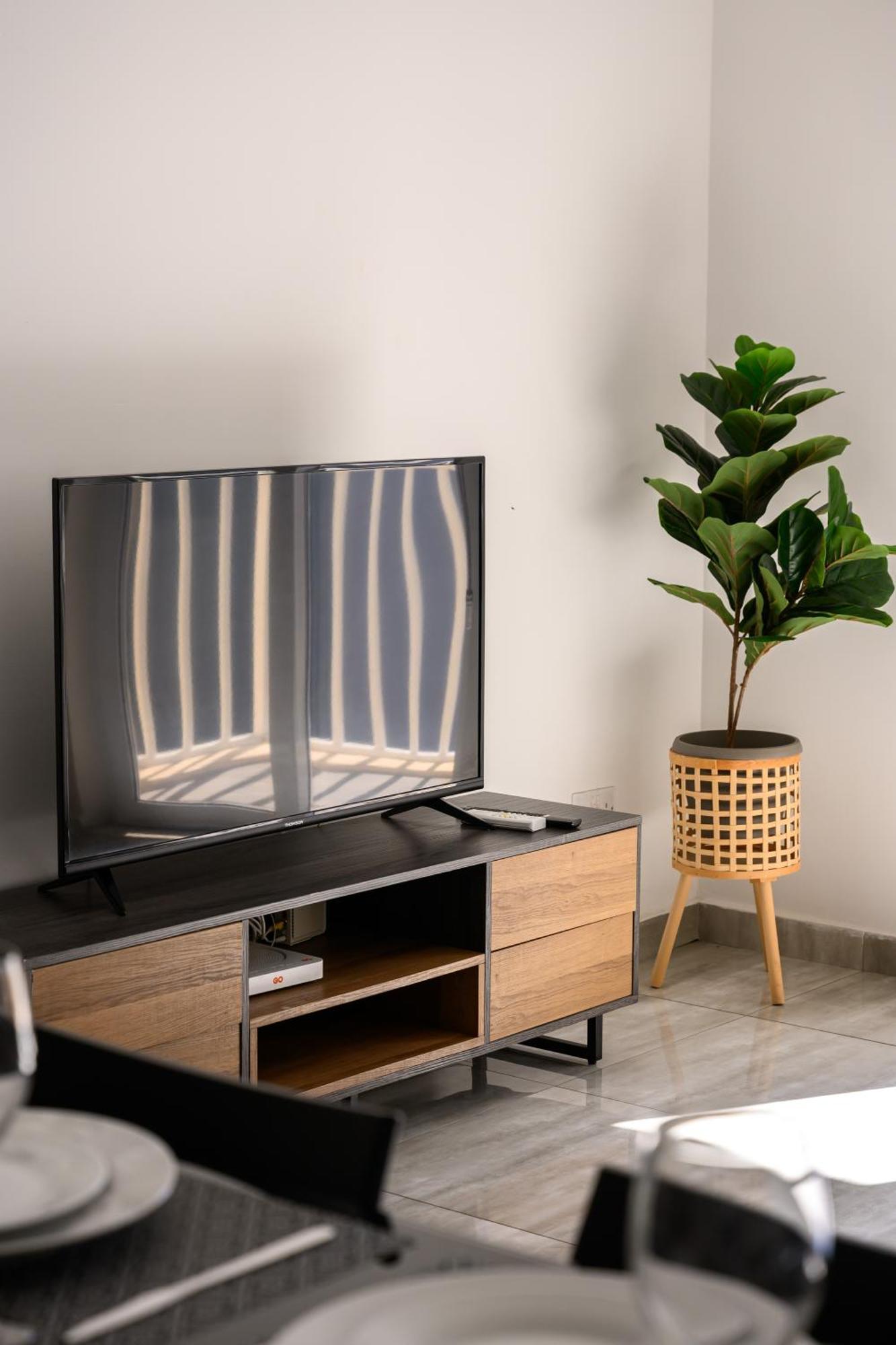 F9 1, Private Double With Private Bathroom In Shared Flat *