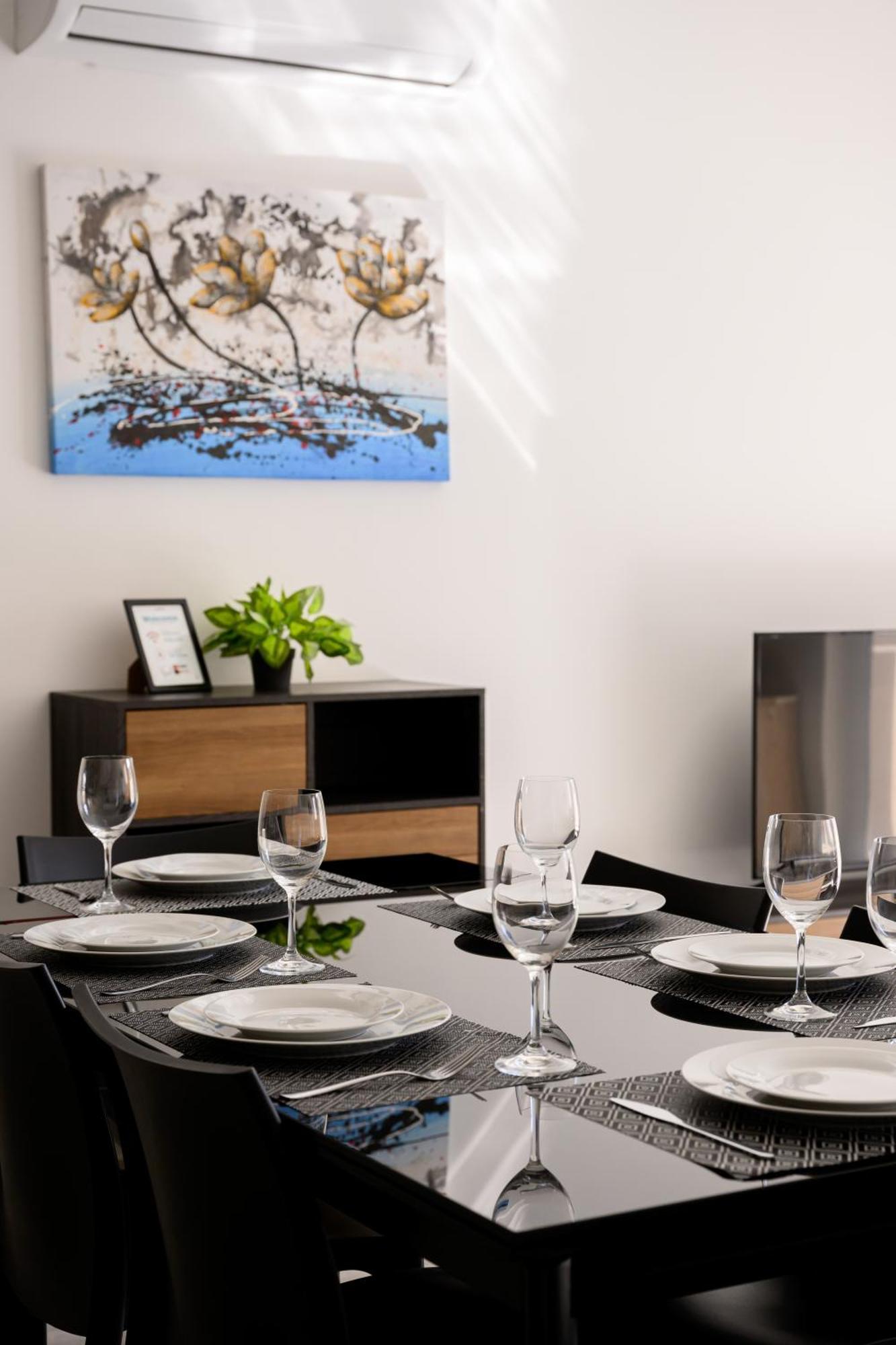 F9 1, Private Double With Private Bathroom In Shared Flat Homestay *