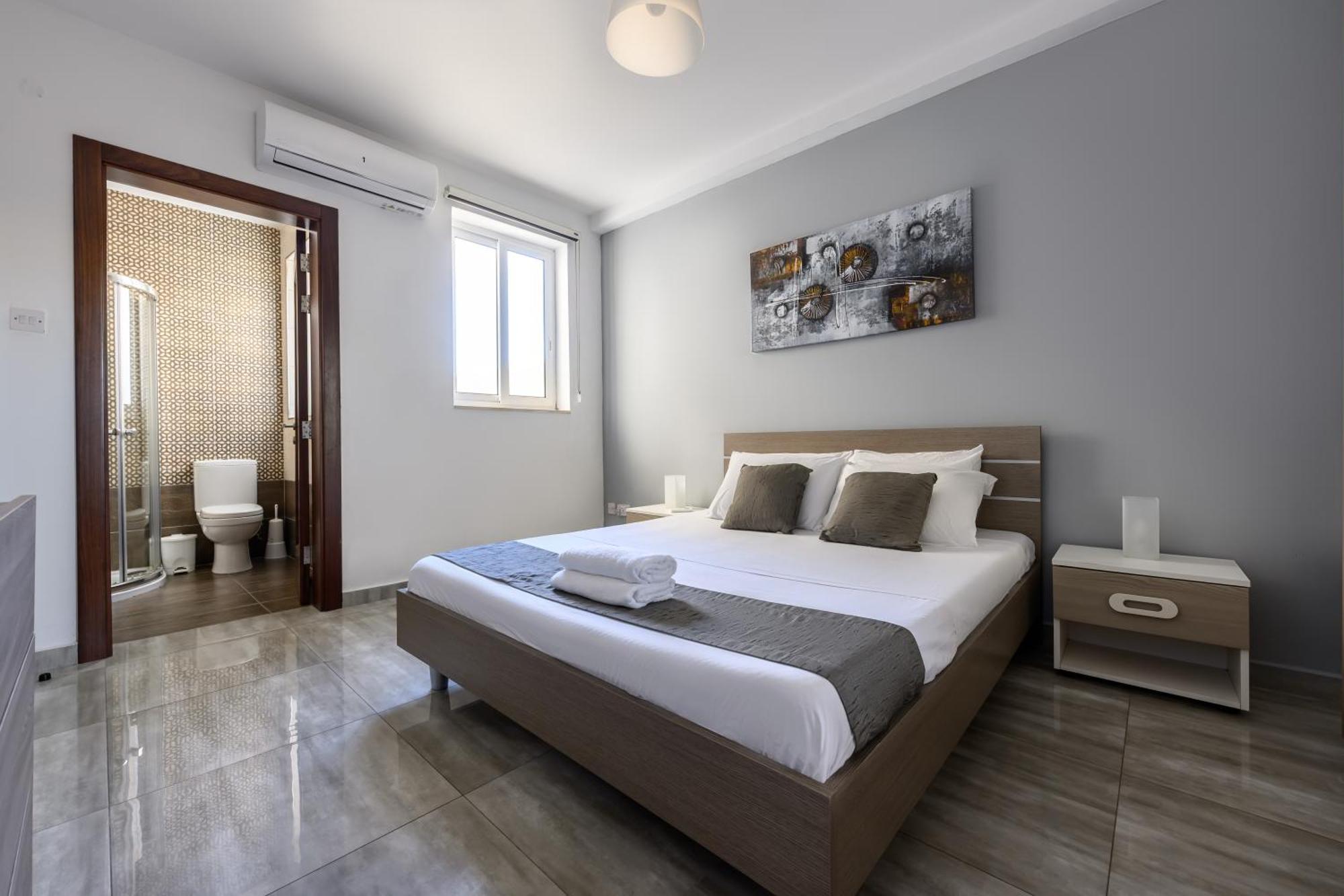 F9 1, Private Double With Private Bathroom In Shared Flat * Msida