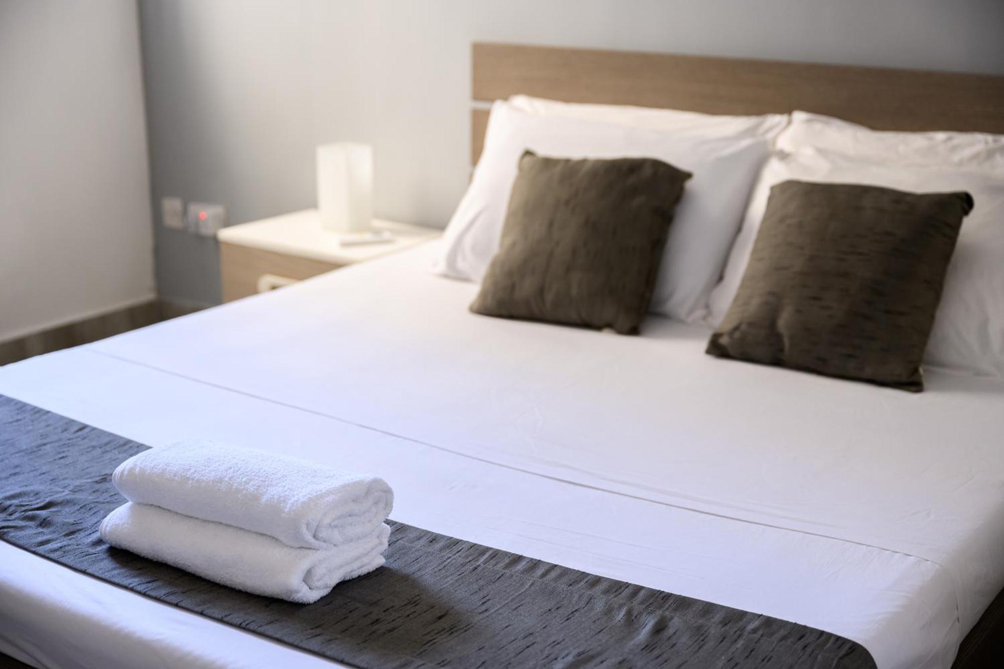F9 1, Private Double With Private Bathroom In Shared Flat
