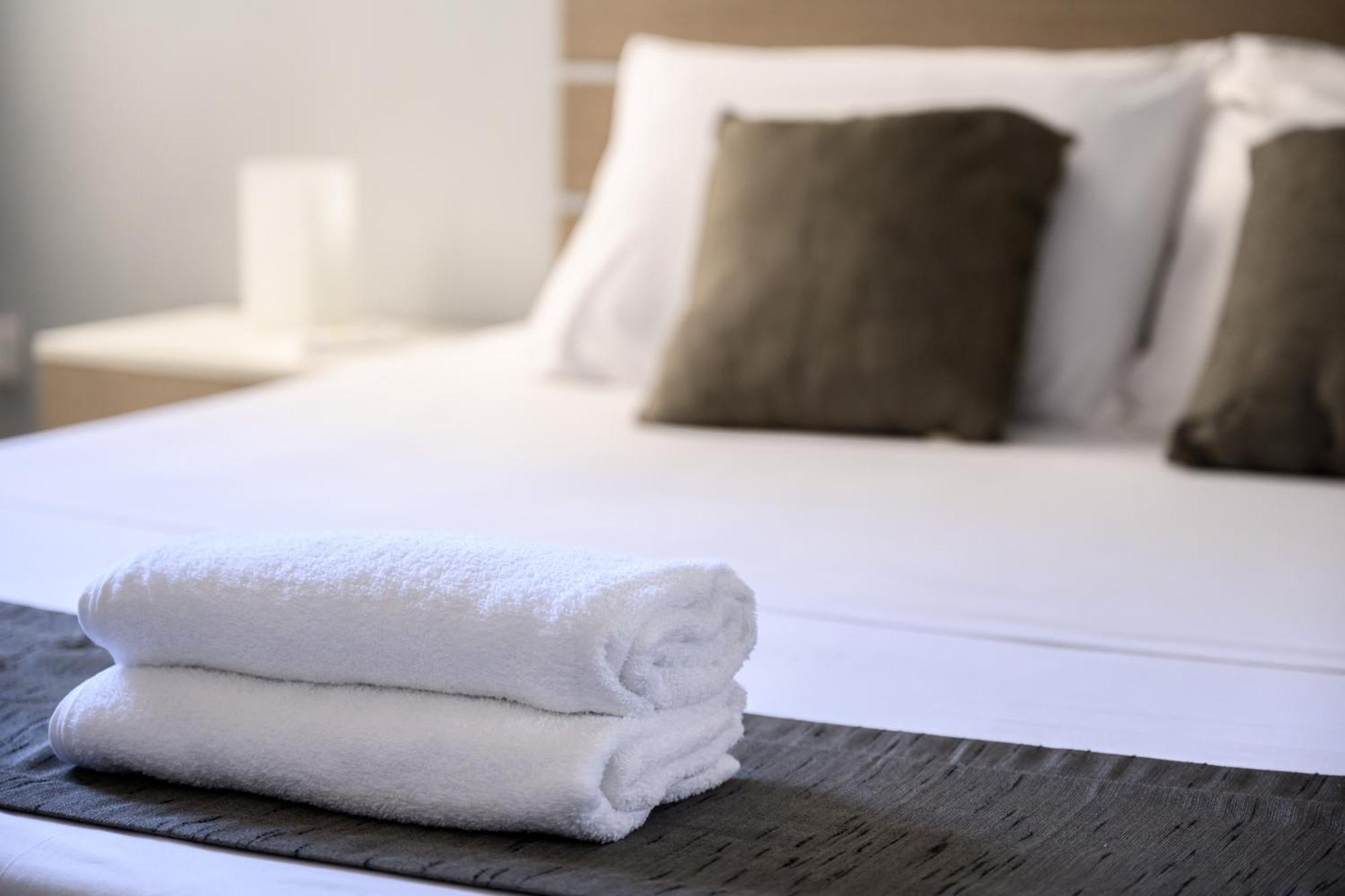 F9 1, Private Double With Private Bathroom In Shared Flat Homestay