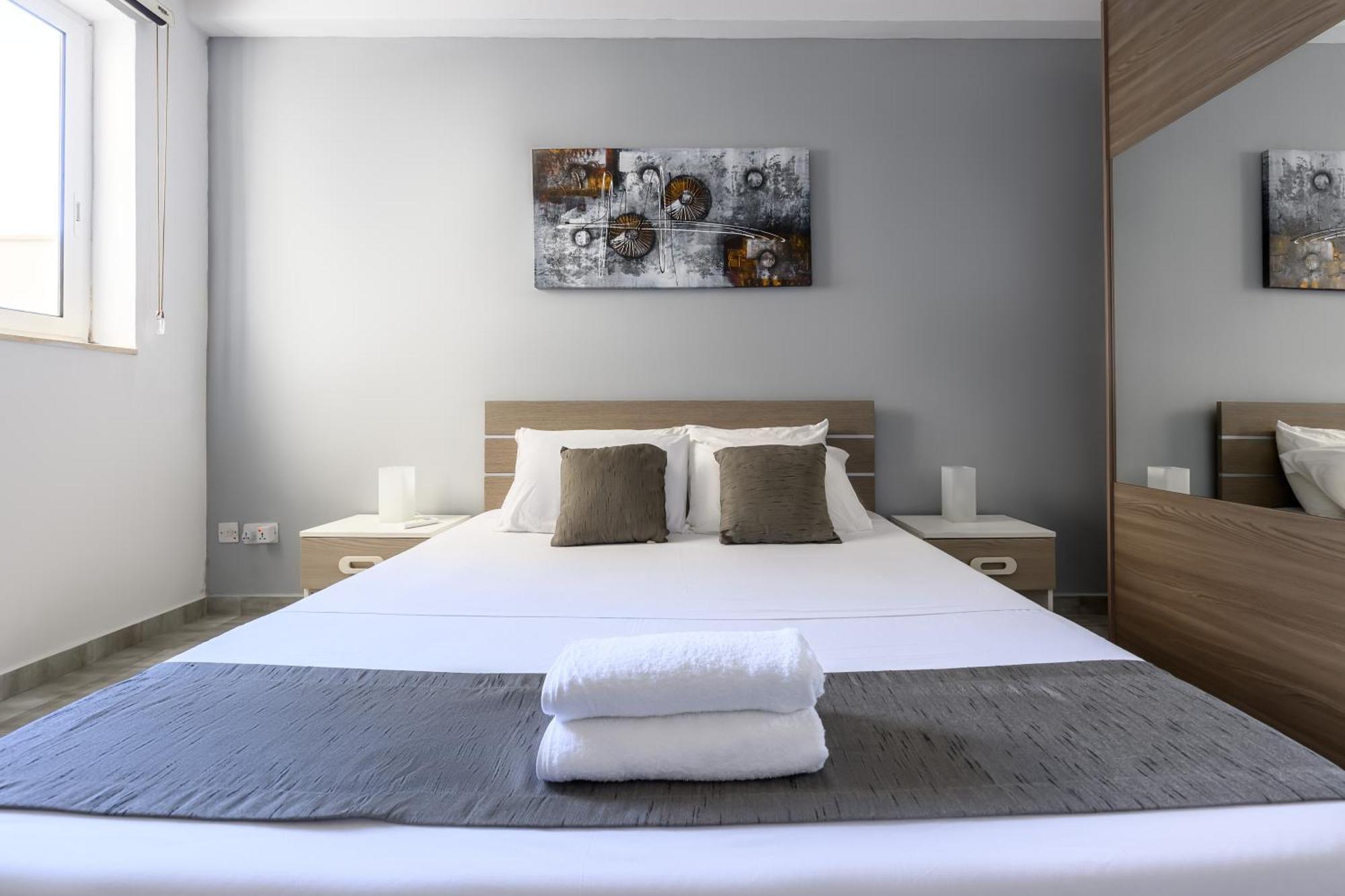 F9 1, Private Double With Private Bathroom In Shared Flat Homestay *
